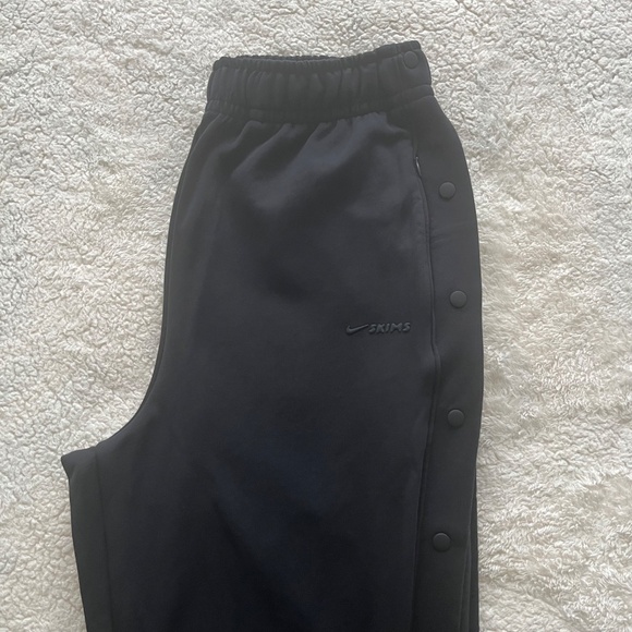 Nike Skims Obsidian Matte Tricot Side Snaps Pants - Size Small - Picture 4 of 6